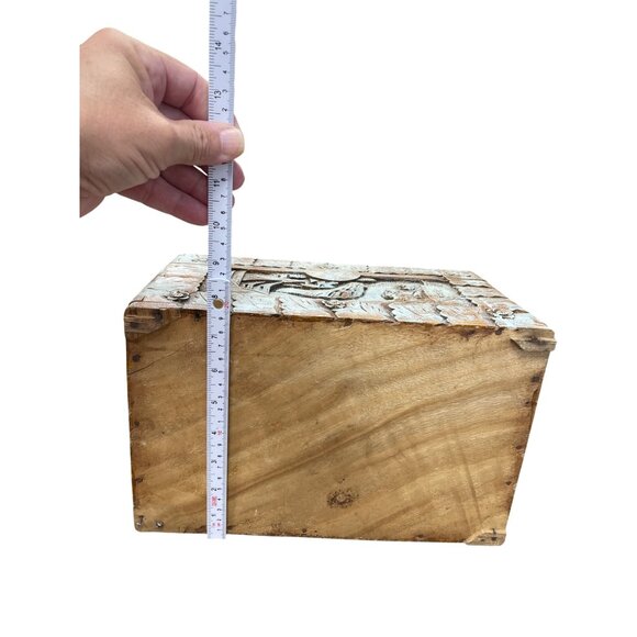 Vintage Hand Carved Wooden Storage Box Medieval Folk Art Design size 11.5"x7.5" - Picture 8 of 16